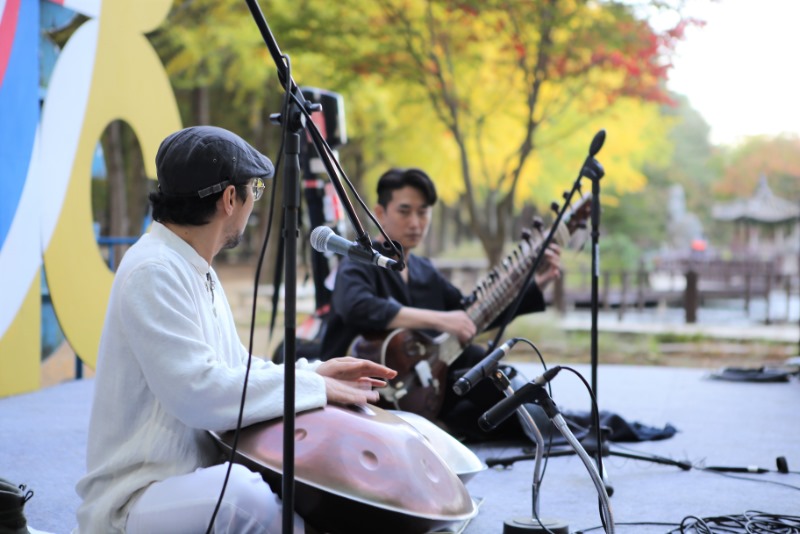 2020사랑-나미나라인도문화축제_시타르,핸드팬공연.jpg